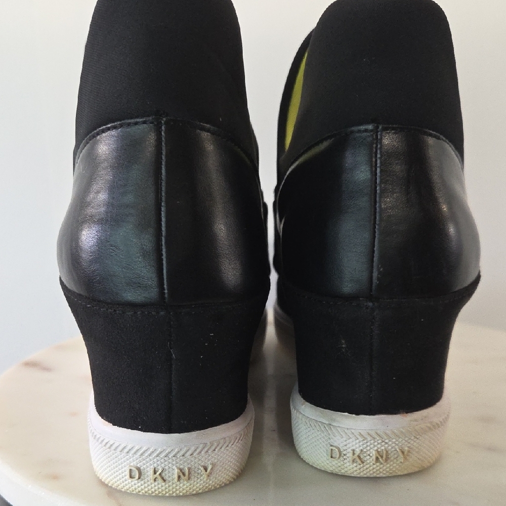 DKNY Black Wedge Slip-On Sneakers with Lime Interior Size 8.5 - Picture 4 of 7
